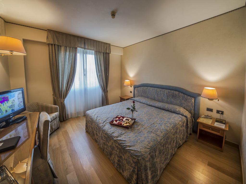 Hotel Valdarno Montevarchi Exteriör bild